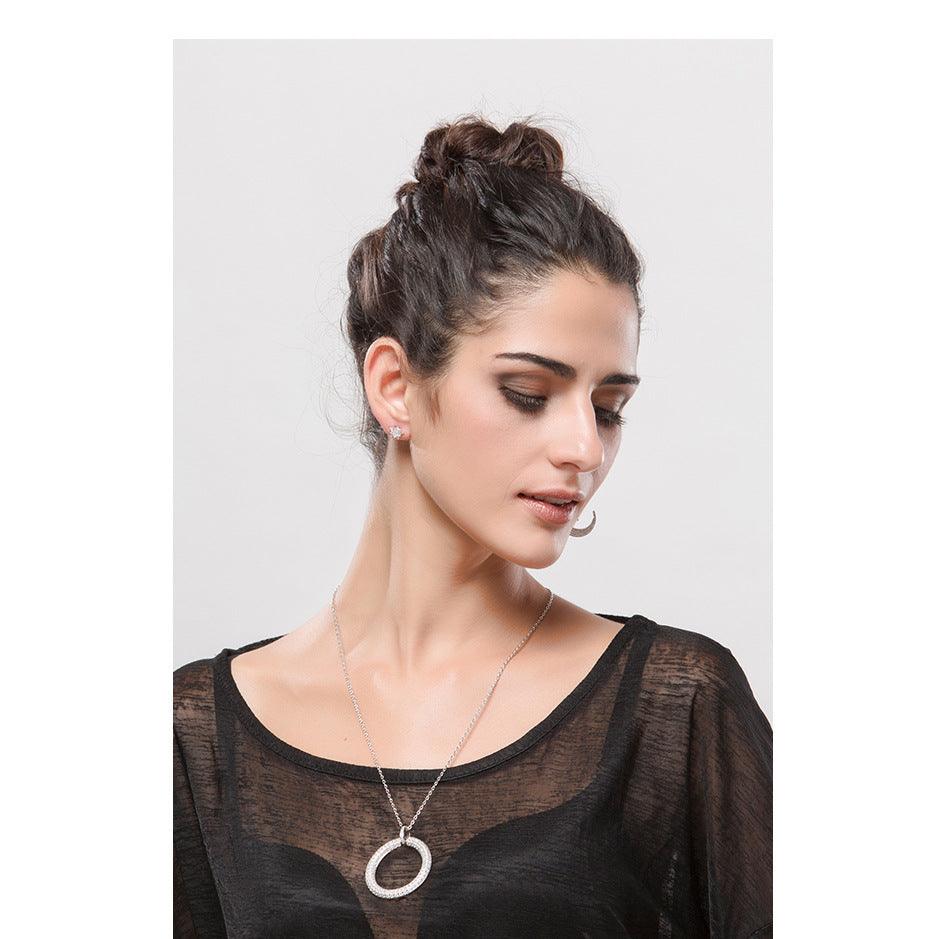 Fashion Simple Necklace With Zircon Inlaid Large Disc - BUNNY BAZAR
