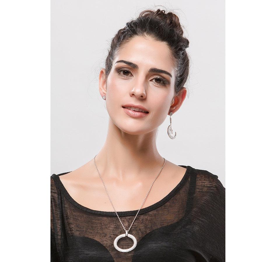 Fashion Simple Necklace With Zircon Inlaid Large Disc - BUNNY BAZAR