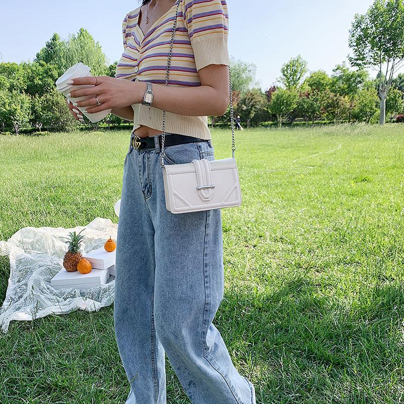 This Stylish Small Square Bag Features A Unique Combination Of Solid Colors, With A Chic And Modern Finish. - BUNNY BAZAR