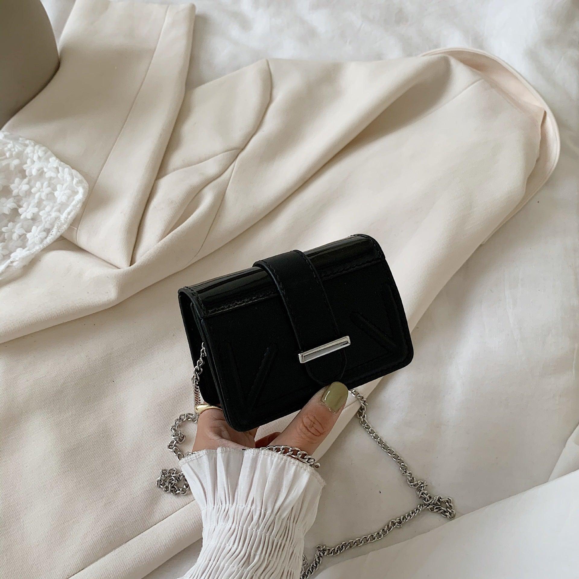 This Stylish Small Square Bag Features A Unique Combination Of Solid Colors, With A Chic And Modern Finish. - BUNNY BAZAR