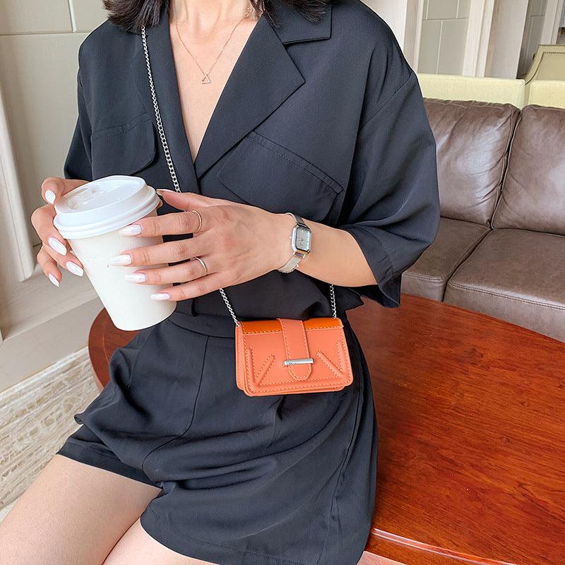 This Stylish Small Square Bag Features A Unique Combination Of Solid Colors, With A Chic And Modern Finish. - BUNNY BAZAR