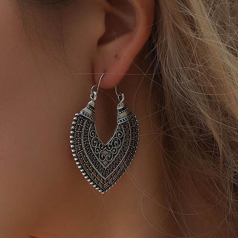 Beautifu Vintage Carved Earrings - BUNNY BAZAR