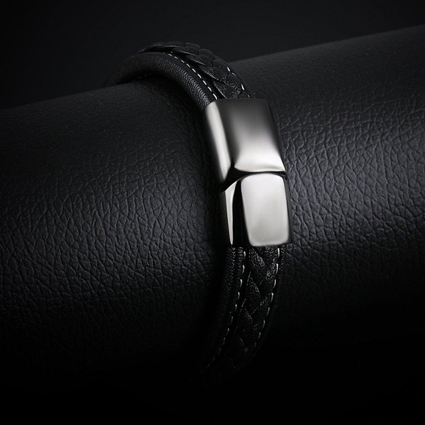 Black titanium steel bracelet - BUNNY BAZAR