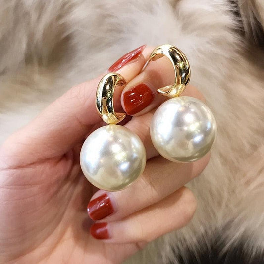 Large pearl earrings - BUNNY BAZAR