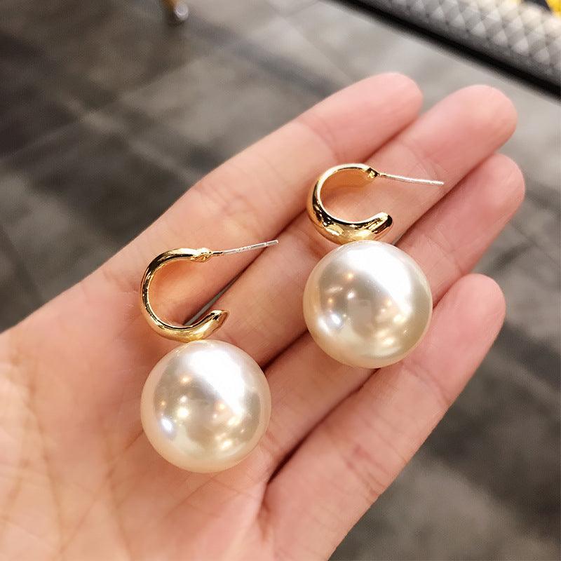 Large pearl earrings - BUNNY BAZAR