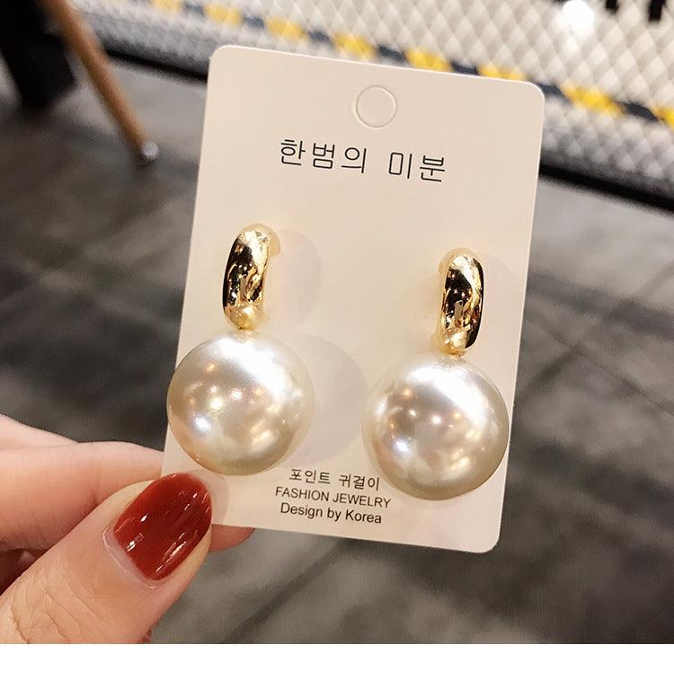 Large pearl earrings - BUNNY BAZAR