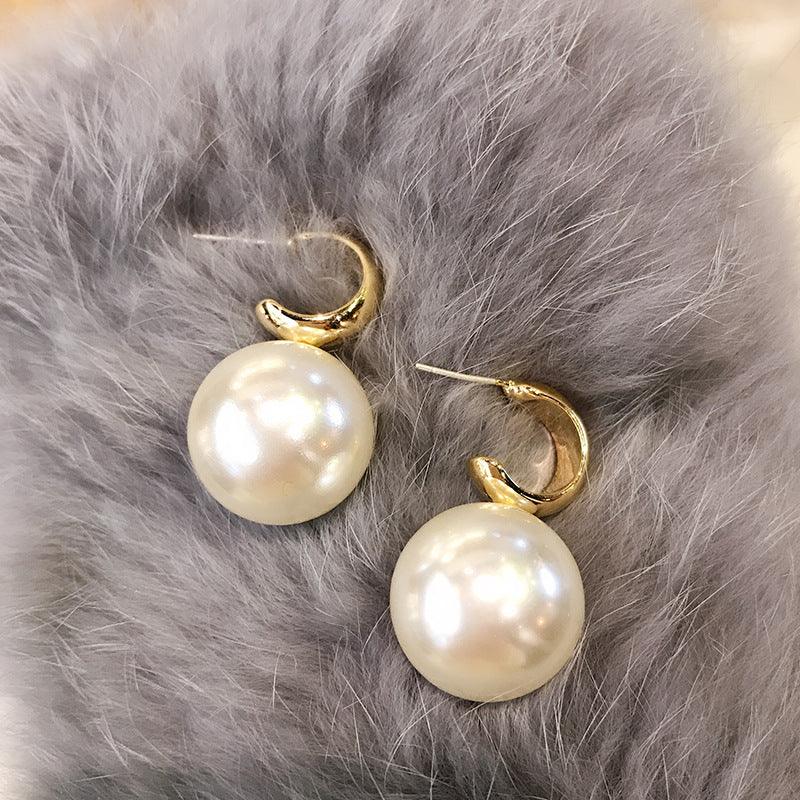 Large pearl earrings - BUNNY BAZAR